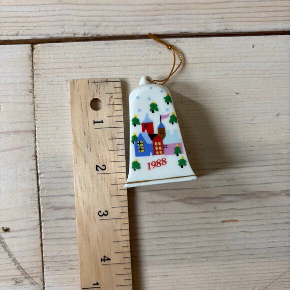 Lillian Vernon LVC Vintage 1988 Porcelain Christmas Bell Ornament Houses - Picture 8 of 8
